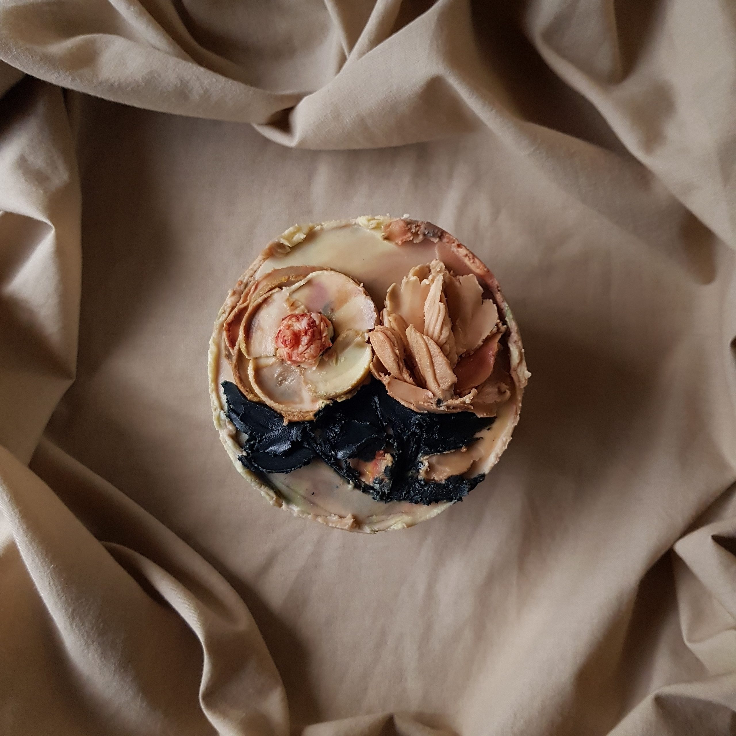 PRETTY BLUSH BUTTERCREAM FLOWER cake